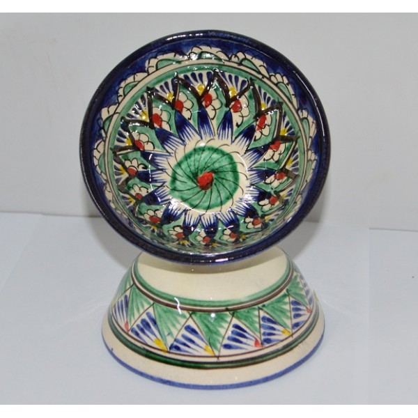 Пиала средняя из керамики в стиле Риштан, выполненная вручную.